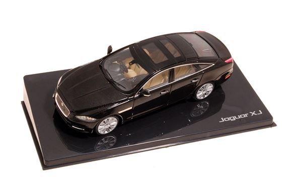 jaguar xe diecast model